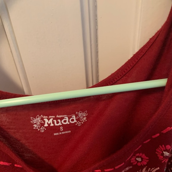 Shoulder Cutout Flowy Top - Picture 3 of 3